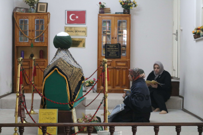 Evin içindeki türbe Ramazan'da ilgi odağı oldu