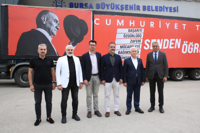 Cumhuriyet Tırı 29 Ekim coşkusunu Bursa'ya yayıyor