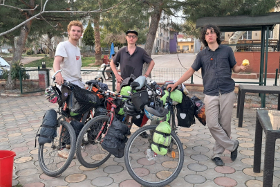 Bisikletli turistler İznik'te mola verdi